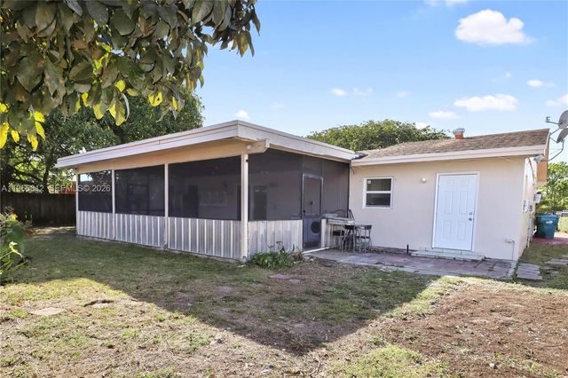 15264 SW 102nd Ct, Miami, FL 33157