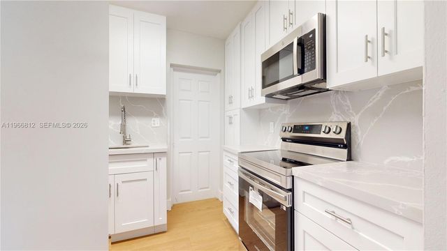 15264 SW 102nd Ct, Miami, FL 33157