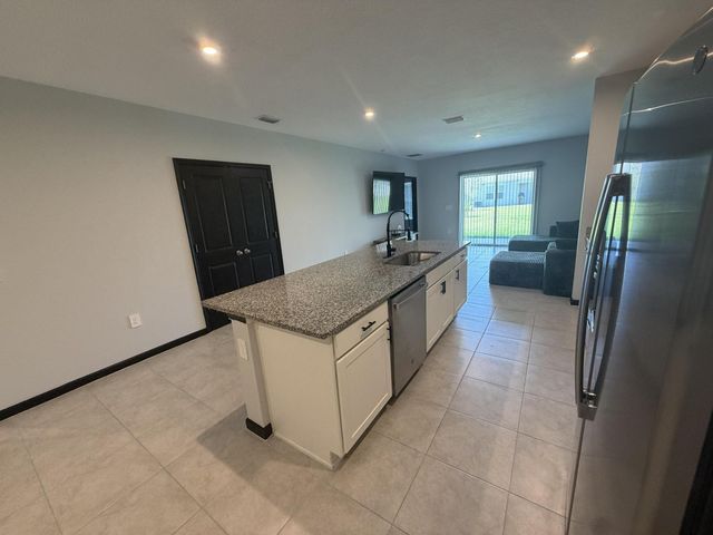 845 Persimmon Place, Fort Pierce, FL 34981