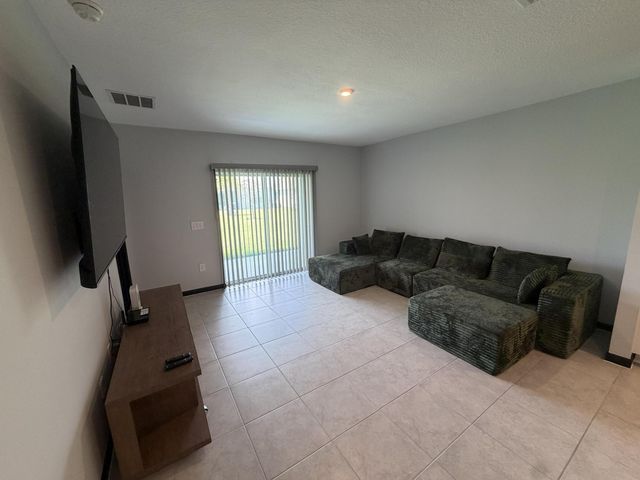 845 Persimmon Place, Fort Pierce, FL 34981