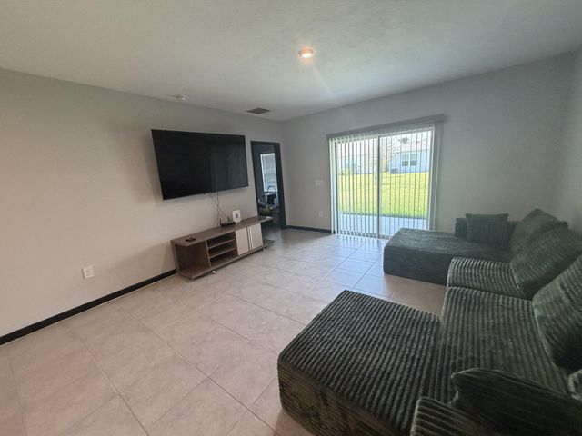845 Persimmon Place, Fort Pierce, FL 34981