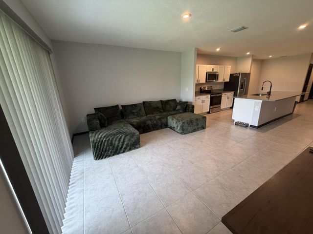 845 Persimmon Place, Fort Pierce, FL 34981