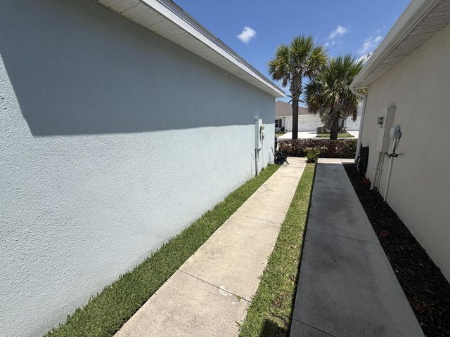 845 Persimmon Place, Fort Pierce, FL 34981