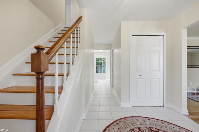 938 Candlestick Court, Bloomfield Twp, MI 48304