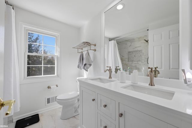 938 Candlestick Court, Bloomfield Twp, MI 48304