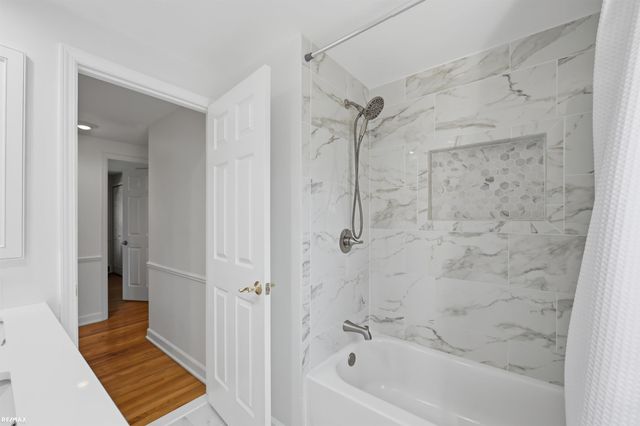 938 Candlestick Court, Bloomfield Twp, MI 48304