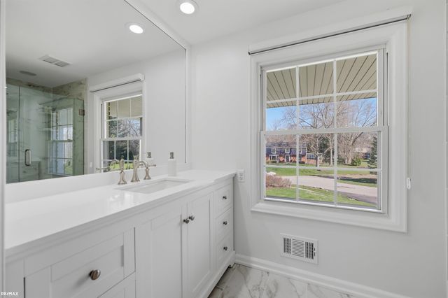 938 Candlestick Court, Bloomfield Twp, MI 48304