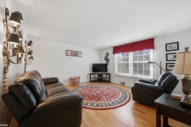 938 Candlestick Court, Bloomfield Twp, MI 48304