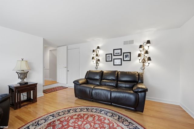 938 Candlestick Court, Bloomfield Twp, MI 48304