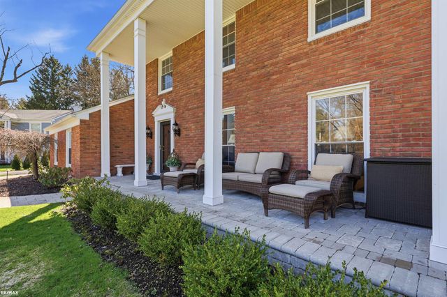 938 Candlestick Court, Bloomfield Twp, MI 48304