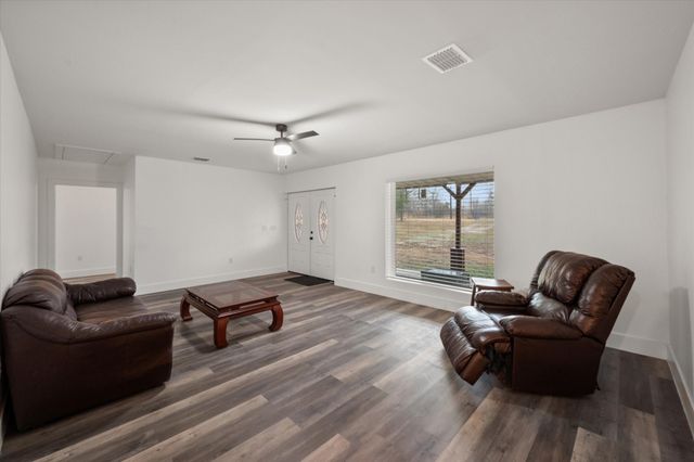 942 SE County Road 2240, Corsicana, TX 75109