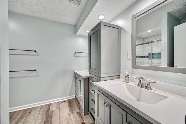 8657 Valleyview Drive, Florence, KY 41042