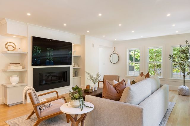 27 Walden St 2, Cambridge, MA 02140