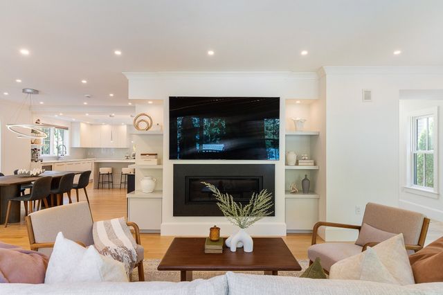 27 Walden St 2, Cambridge, MA 02140