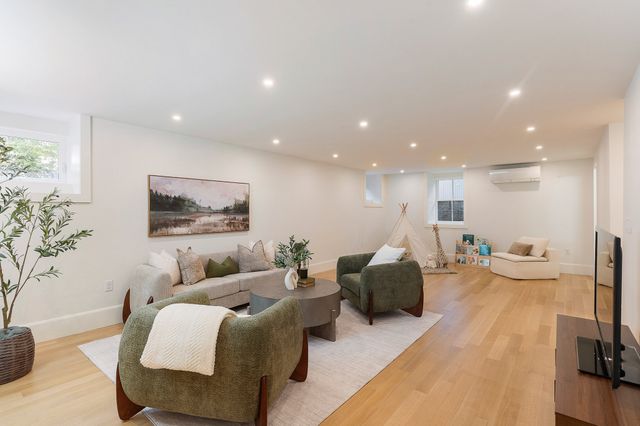 27 Walden St 2, Cambridge, MA 02140