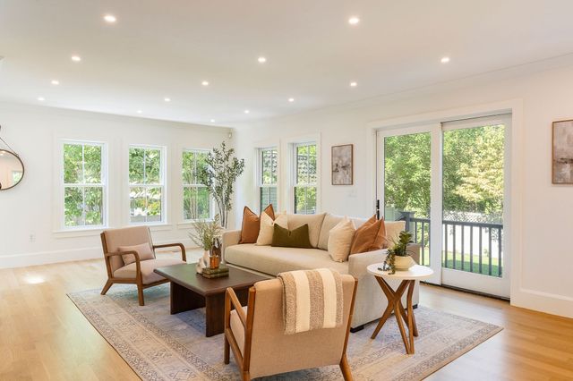 27 Walden St 2, Cambridge, MA 02140