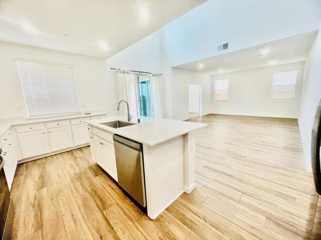7352 Dorstone Way, Sacramento, CA 95829