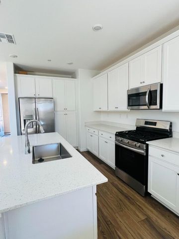 7352 Dorstone Way, Sacramento, CA 95829