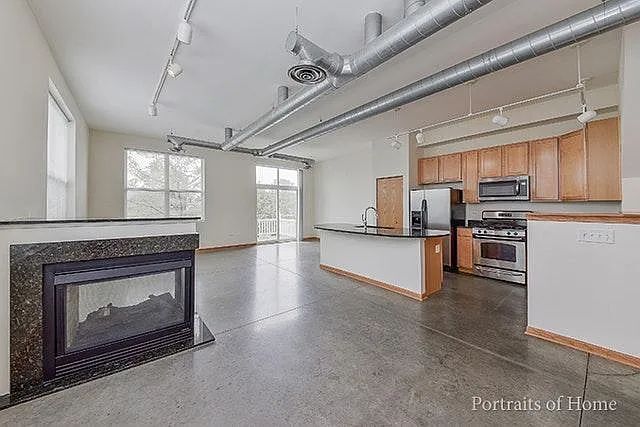 1693 TOWN CENTER Street 1693, Aurora, IL 60504