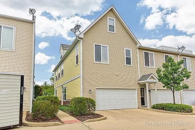 1693 TOWN CENTER Street 1693, Aurora, IL 60504