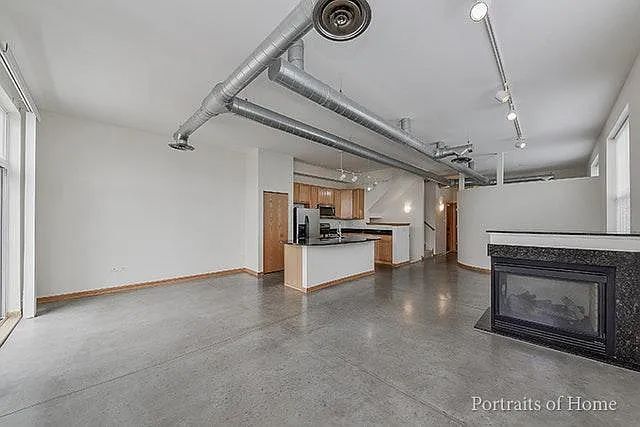 1693 TOWN CENTER Street 1693, Aurora, IL 60504