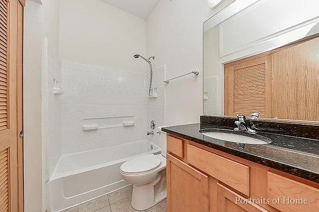 1693 TOWN CENTER Street 1693, Aurora, IL 60504