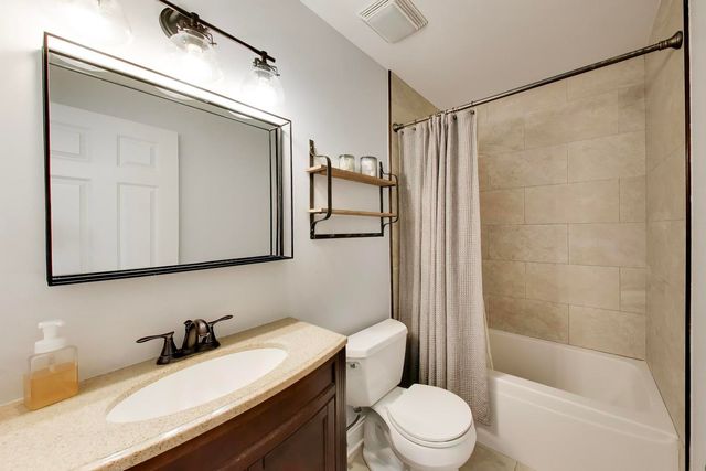 1931 Moore Avenue, St. Charles, IL 60174