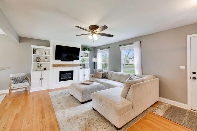 1931 Moore Avenue, St. Charles, IL 60174