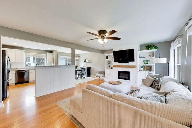 1931 Moore Avenue, St. Charles, IL 60174