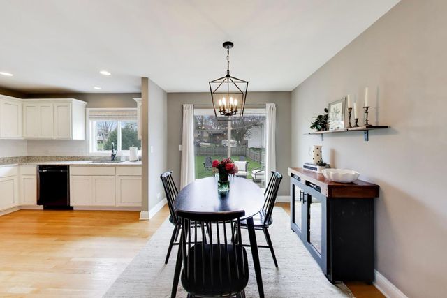 1931 Moore Avenue, St. Charles, IL 60174