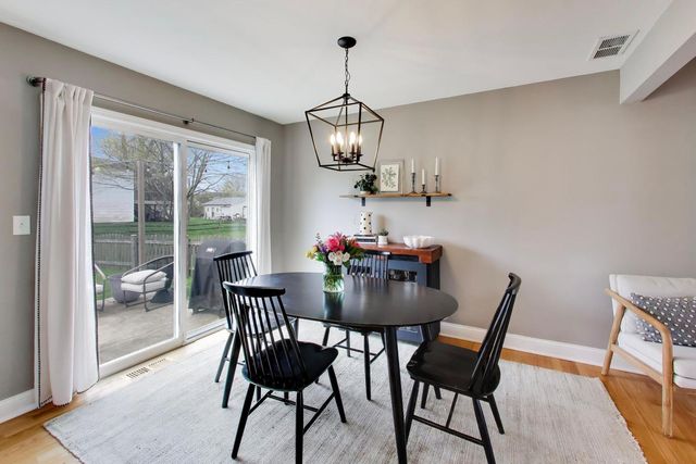 1931 Moore Avenue, St. Charles, IL 60174