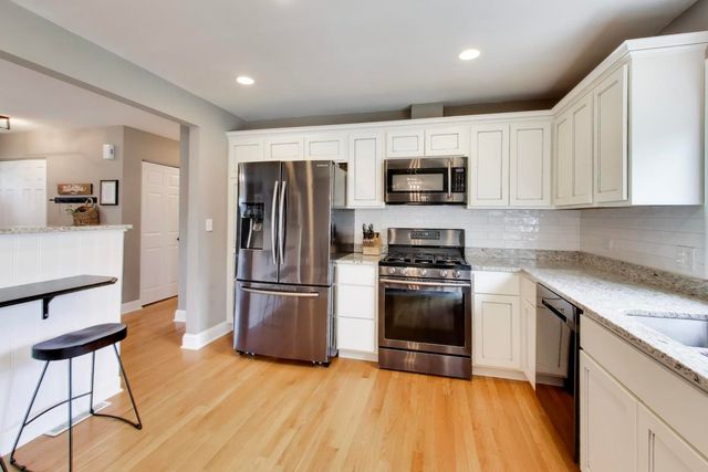 1931 Moore Avenue, St. Charles, IL 60174