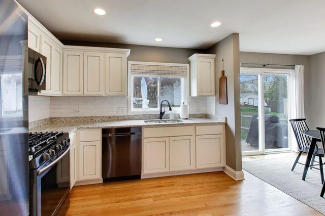 1931 Moore Avenue, St. Charles, IL 60174