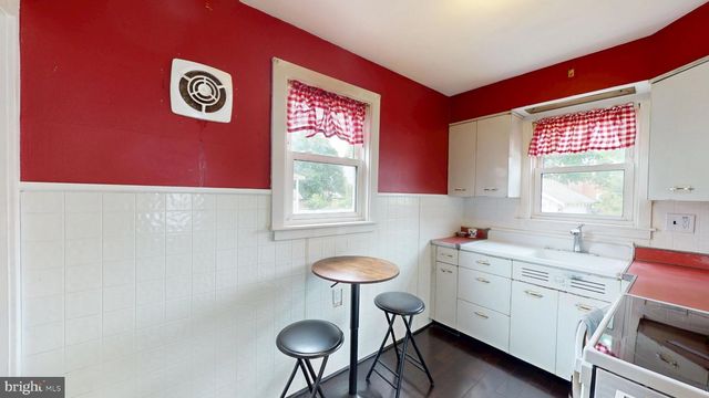 27 W HOLLY AVE, Oaklyn, NJ 08107