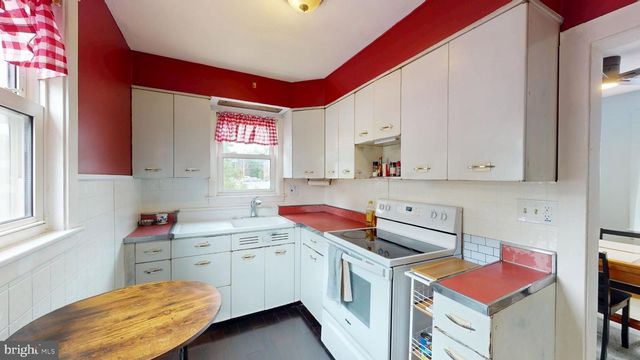 27 W HOLLY AVE, Oaklyn, NJ 08107