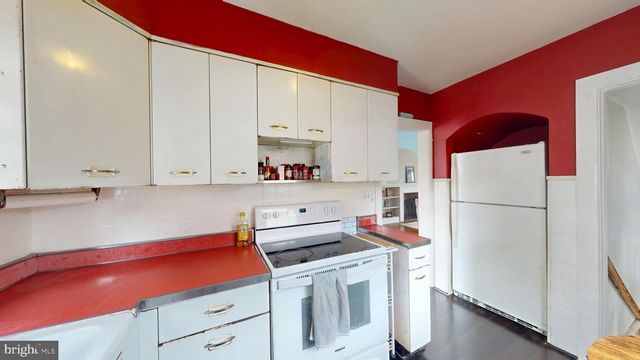 27 W HOLLY AVE, Oaklyn, NJ 08107