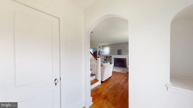 27 W HOLLY AVE, Oaklyn, NJ 08107