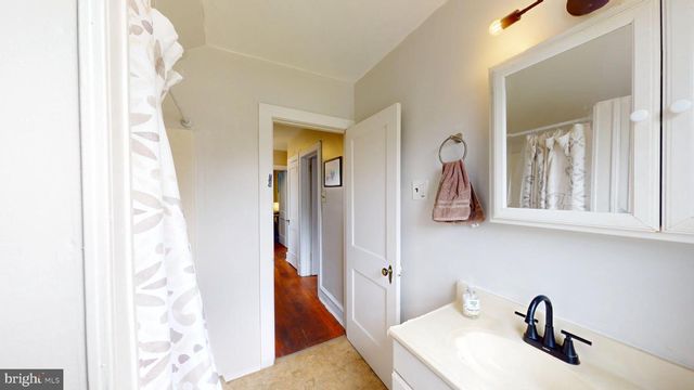 27 W HOLLY AVE, Oaklyn, NJ 08107