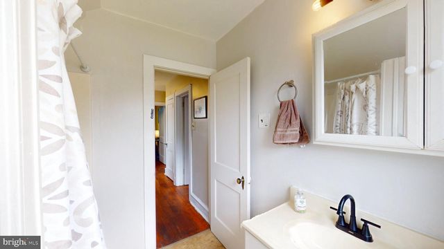 27 W HOLLY AVE, Oaklyn, NJ 08107