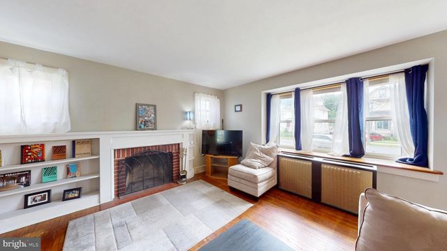 27 W HOLLY AVE, Oaklyn, NJ 08107