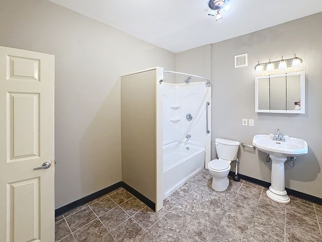 1206 Bridge Avenue, Davenport, IA 52803