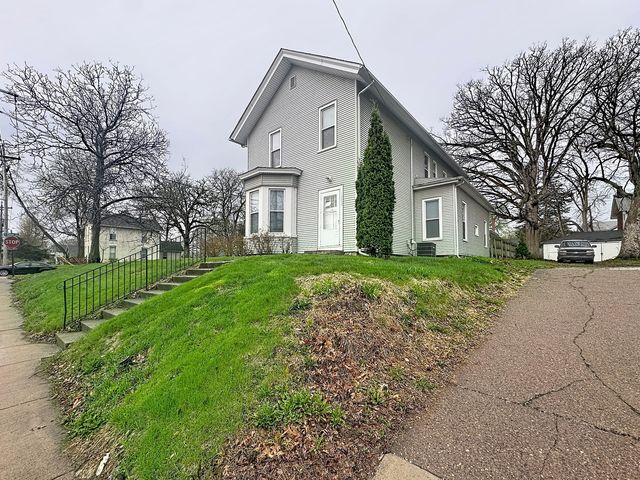 1206 Bridge Avenue, Davenport, IA 52803
