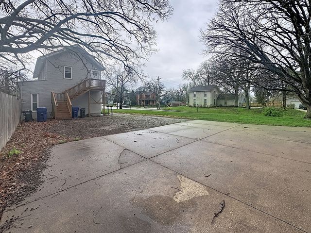 1206 Bridge Avenue, Davenport, IA 52803