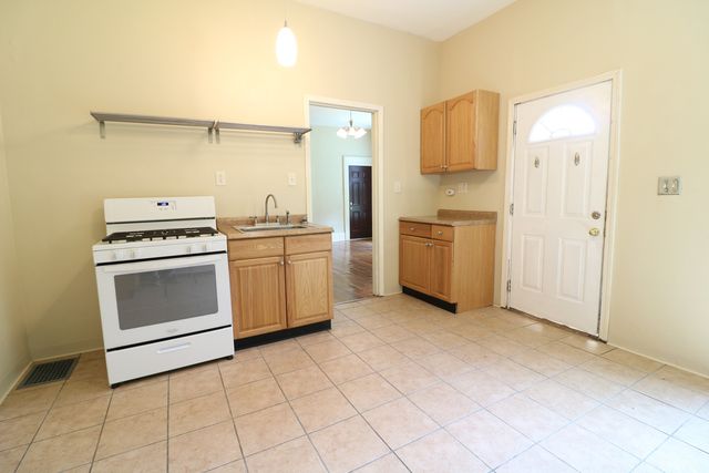 1206 Bridge Avenue, Davenport, IA 52803