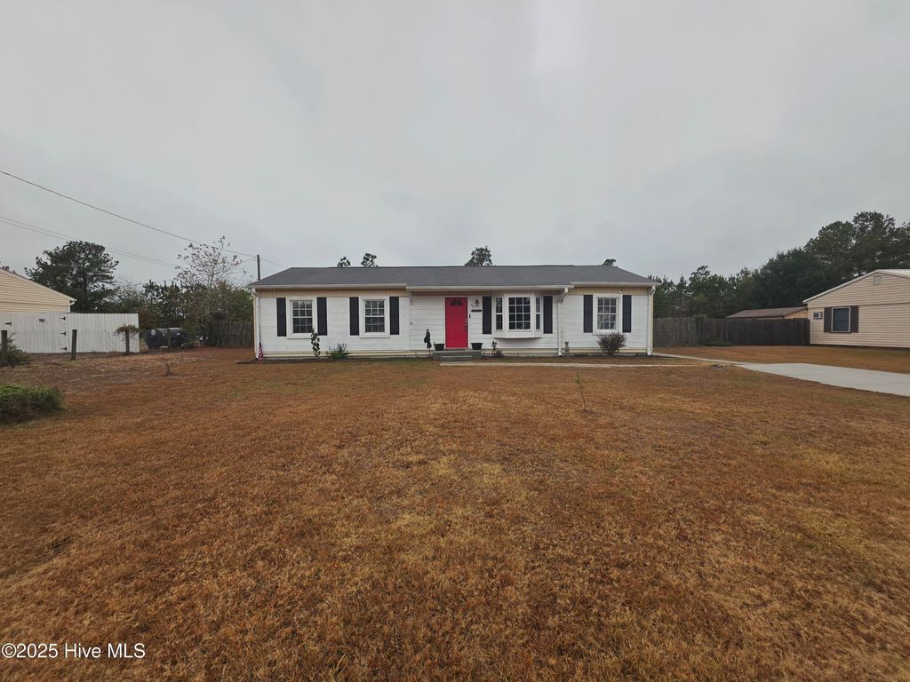 46 Riegel Drive, Hubert, NC 28539