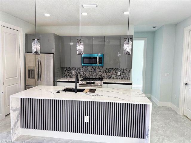 1912 SE 11th PL, Cape Coral, FL 33990