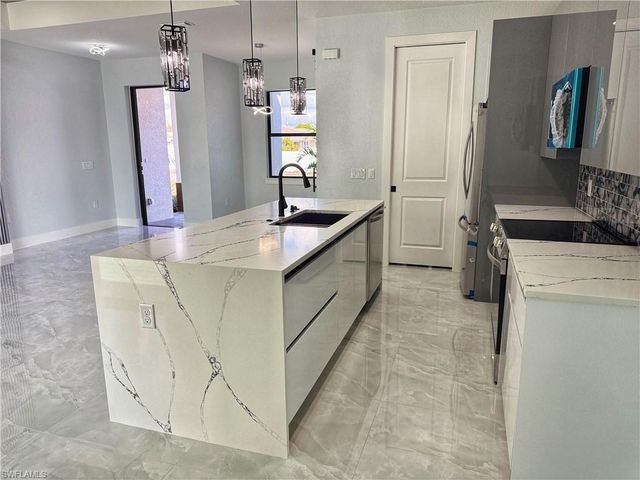 1912 SE 11th PL, Cape Coral, FL 33990