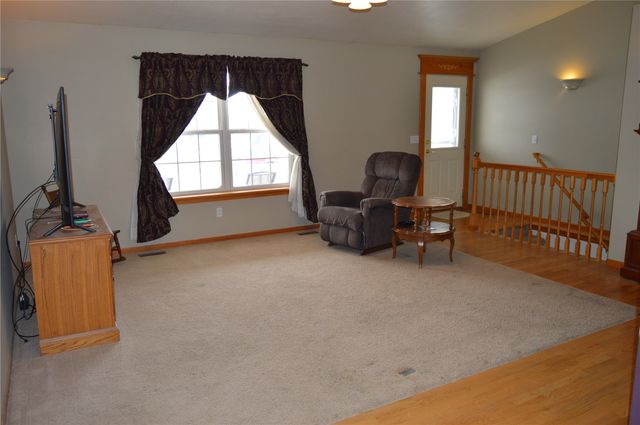 302 Grace Avenue, Urbana, IA 52345