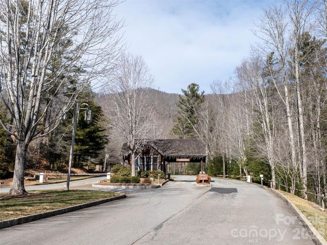9997 Southcliff Parkway, Fairview, NC 28730