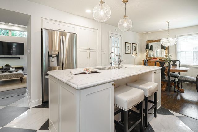 421 Richards Road, Columbus, OH 43214